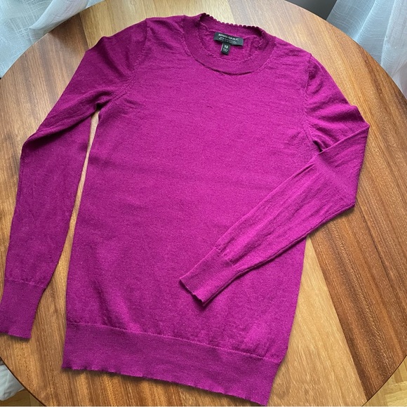 Banana Republic XS Merino Wool Scalloped Neck Sweater Berry Magenta - Picture 3 of 7